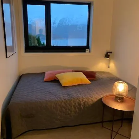 Cozy With A Stunning View דירה *