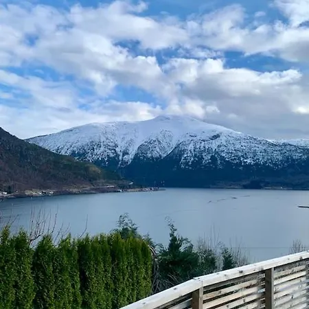 Cozy With A Stunning View *
